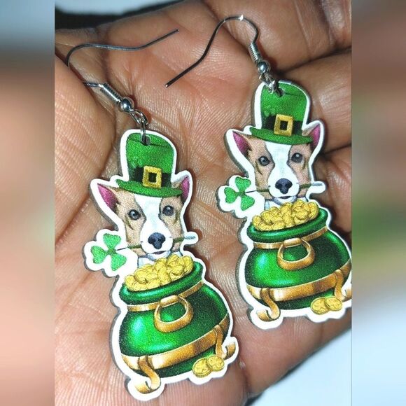 Super cute St Patrick's lucky green earrings - Picture 2 of 5